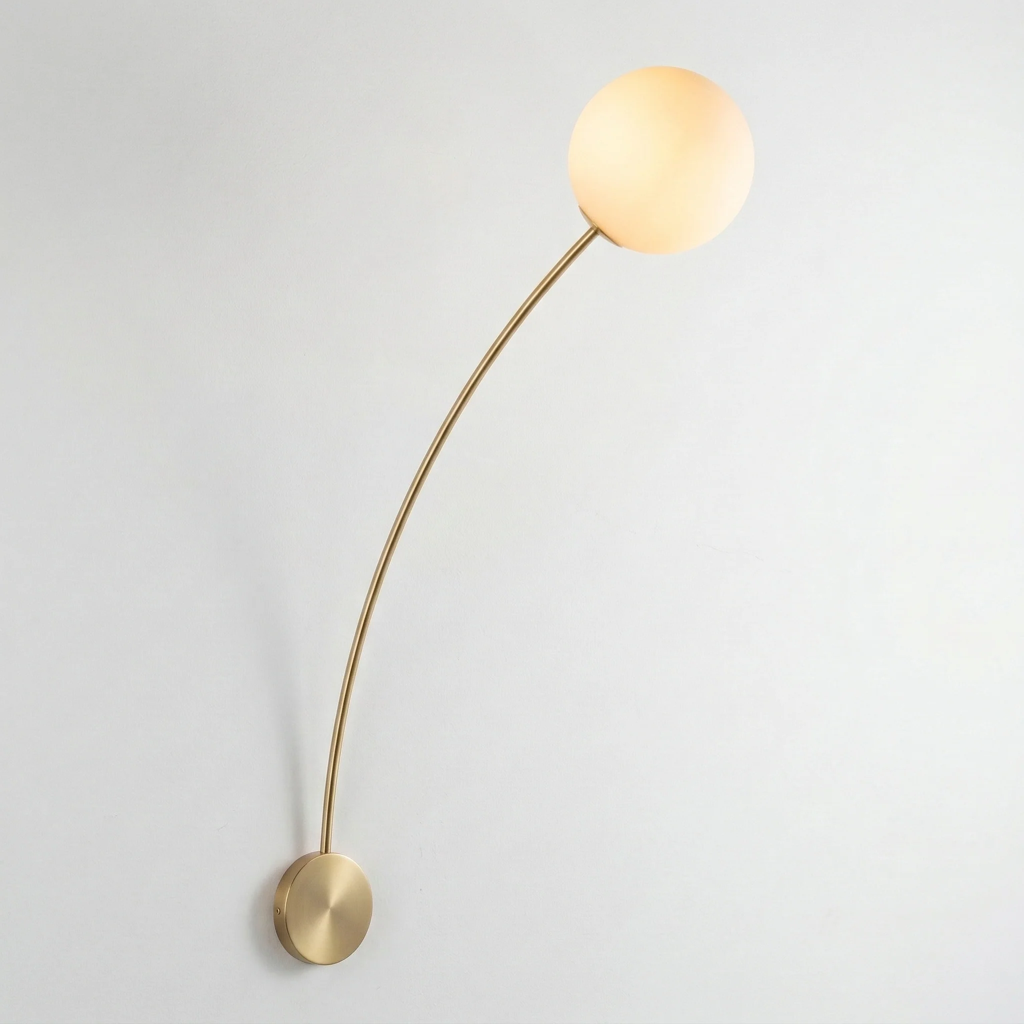 Luminária Arandela Moderna Minimalista Vidro Metal Globo Dourado Gubbio